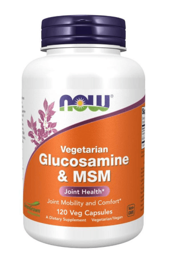 이 이미지는 좌측부터 닥터스 베스트, 솔가, 나우푸드 브랜드의 글루코사민·콘드로이친·MSM 복합 영양제 제품들을 보여줍니다.

왼쪽 (닥터스 베스트): 흰색 플라스틱 용기에 주황색 뚜껑이 있으며, 파란색 글씨로 'Doctor's Best Glucosamine Chondroitin MSM'이라고 적혀 있습니다. 하단에는 고품질 원료인 'OptiMSM' 로고가 표시되어 있습니다.

가운데 (솔가): 솔가 특유의 갈색 유리병에 금색 라벨과 뚜껑이 특징입니다. 'Solgar Triple Strength Glucosamine Chondroitin MSM'이라는 제품명이 검은색 굵은 글씨로 적혀 있으며, 프리미엄 라인임을 나타냅니다.

오른쪽 (나우푸드): 흰색 용기에 보라색 뚜껑, 주황색 라벨이 부착되어 있습니다. 'now Vegetarian Glucosamine & MSM'이라고 적혀 있으며, 채식주의자도 섭취 가능한 식물성 캡슐 제품임을 강조하고 있습니다.